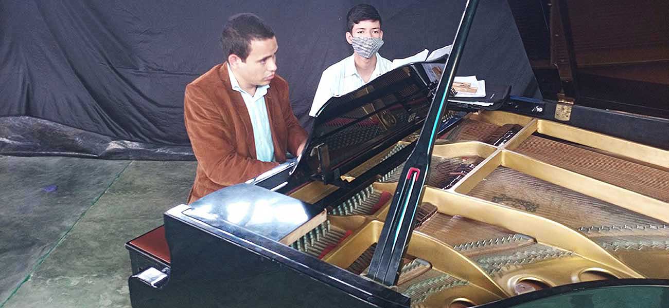 Luis Sierra pianista